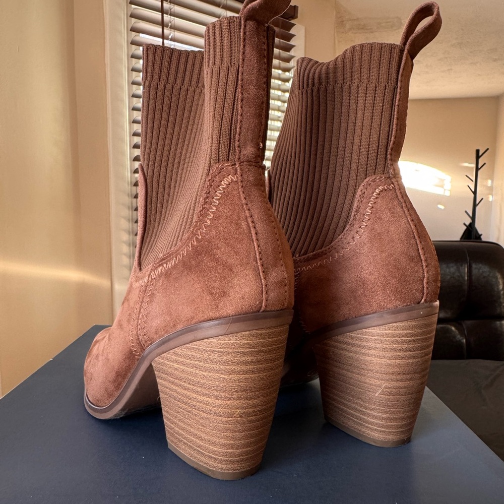 Universal Thread Kinley Boots - Picture 2 of 6